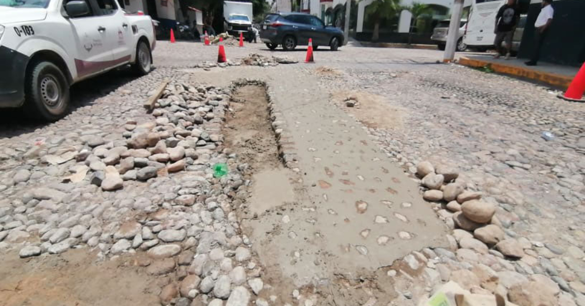 Puerto Vallarta continues with intense public works and street repairs around the city